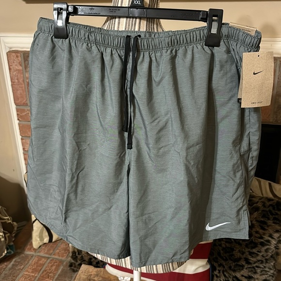 Nike | Dri Fit Running - Standard Fit 7 inch Running Shorts | Men: XXL - Picture 3 of 7